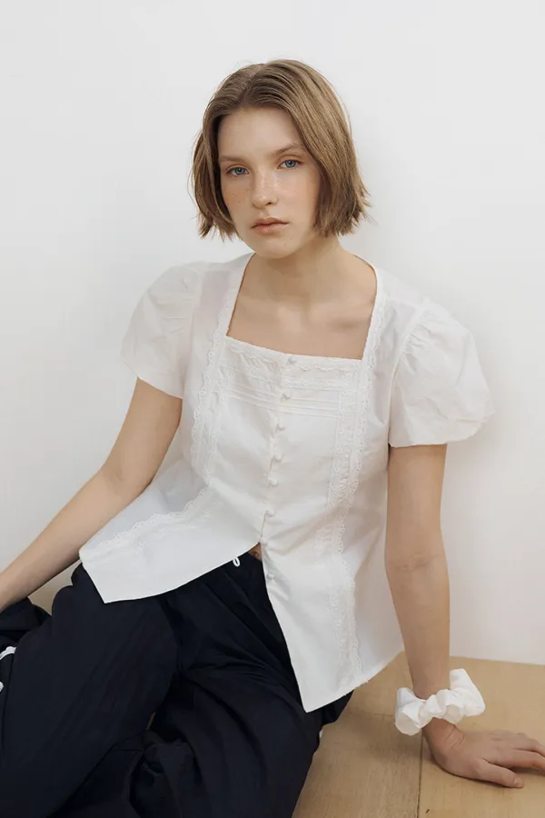 [6/8 예약 배송] Square Neck Balloon Sleeve Lace Blouse (ivory)