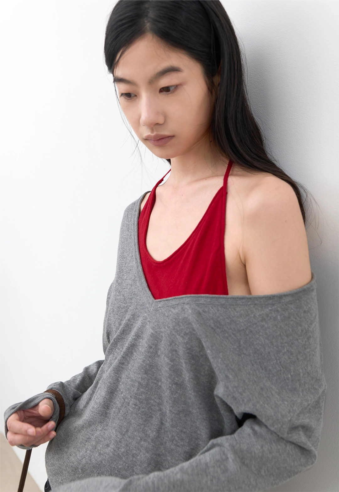 아뜰리에 나인 (T-7325)COLOR-BLOCK HALTER DEEP V-NECK KNIT 상품 이미지 3