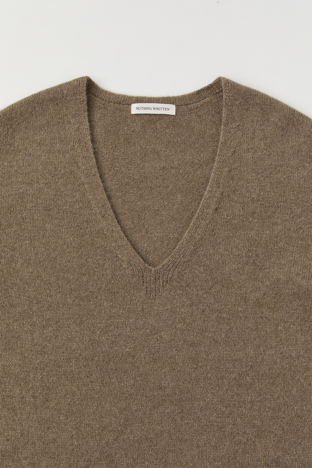 낫띵리튼 Runa v-neck pullover (Walnut taupe) 상품 이미지 2