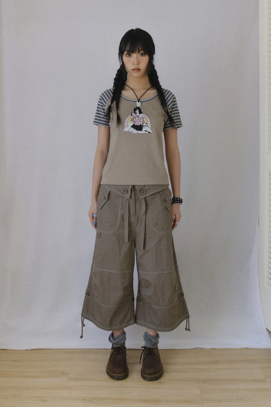 허그유어스킨 HUGYOURSKIN X LUCY raglan T (Charcoal) 상품 이미지 2