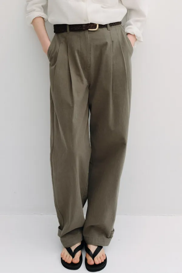 cotton tuck barrel pants (vintage olive)