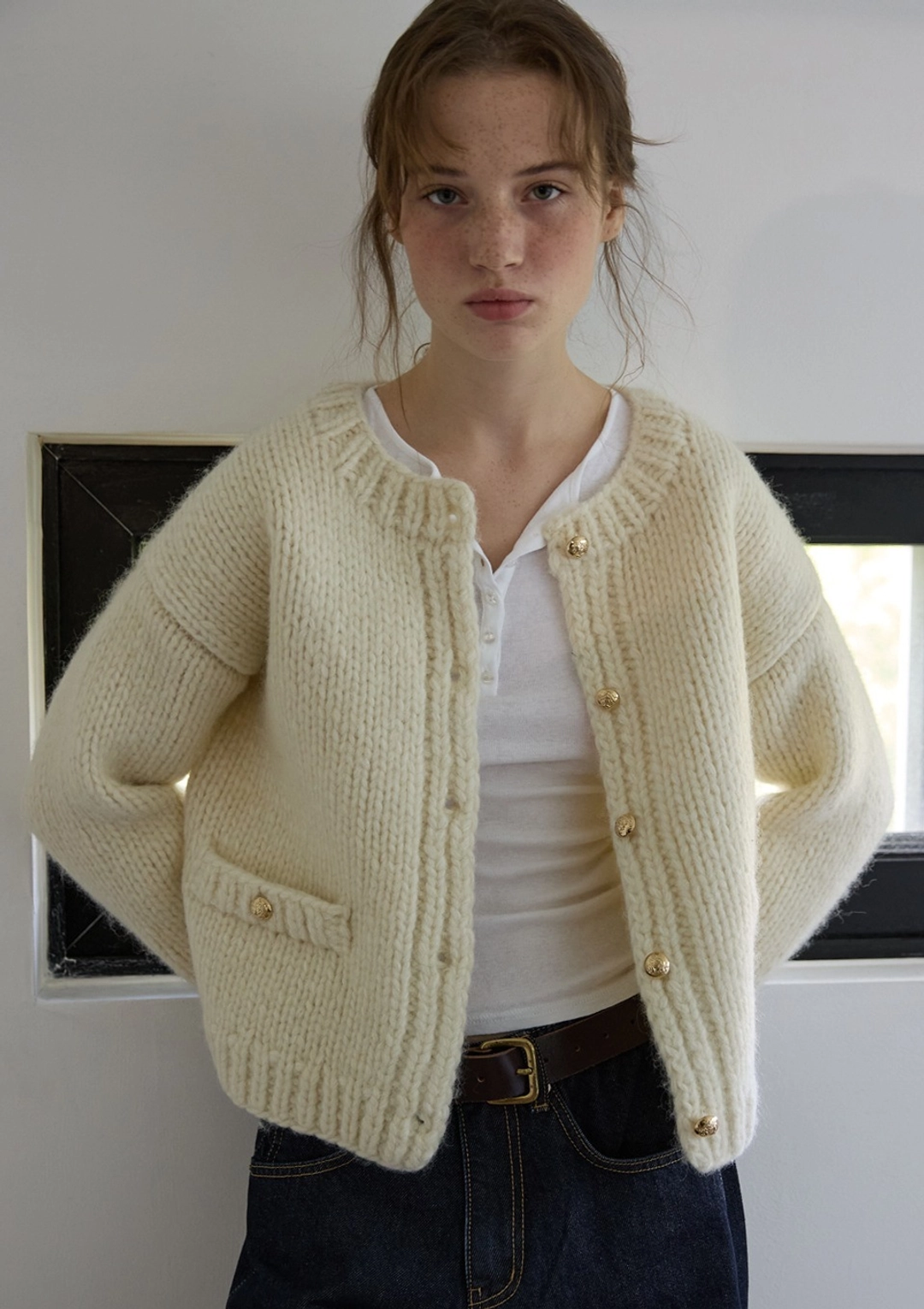 오픈도어 [9월 25일 순차배송]Gold Button Boucle Cardigan Ivory 상품 이미지 1