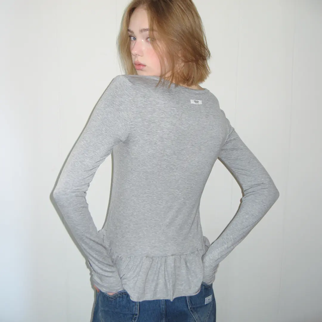 론론 PENDANT RUFFLE LAYERED SLIM LONG SLEEVE GREY 상품 이미지 1