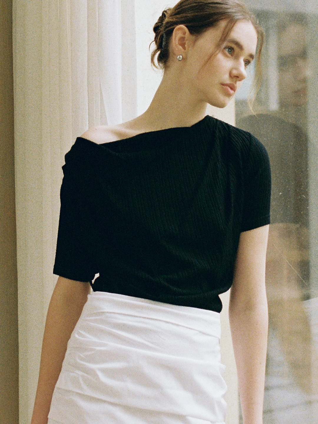 아워코모스 comos 1402 drape neck string detail T-shirt (black) 상품 이미지 2