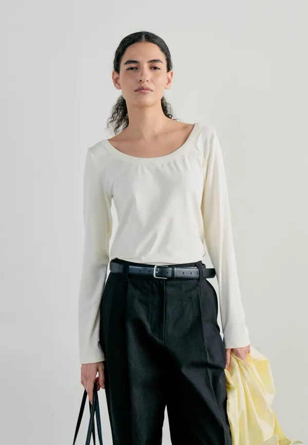WIDE BOAT NECK LINE T-SHIRT - CREAM