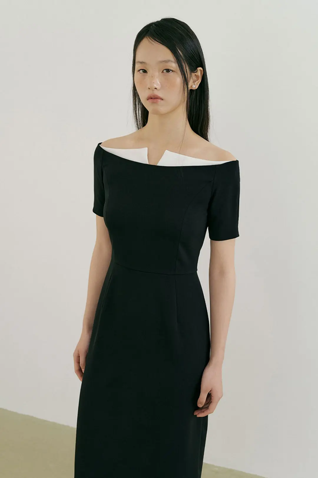 루시르주 Collar Coloring One-piece (black) 상품 이미지 1