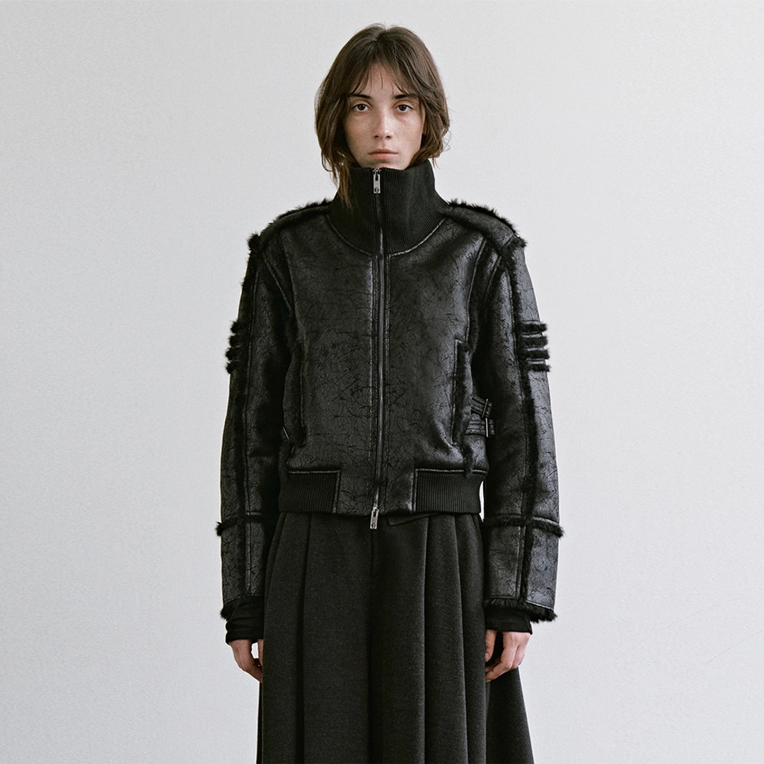 트리밍버드 High-Neck Ribbed Crack Shearing Jacket [ Black ] 상품 이미지 2