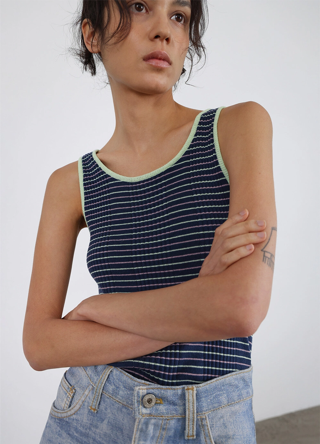 르바 Multi-Stripe Sleeveless Knit Top - Navy/Lime 상품 이미지 2