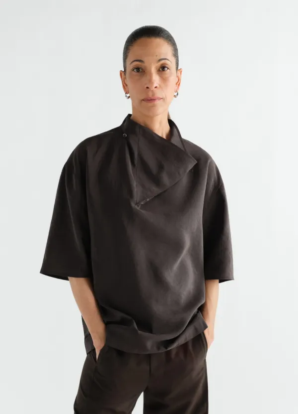 SOFT COLLAR TOP IN DRY SILK