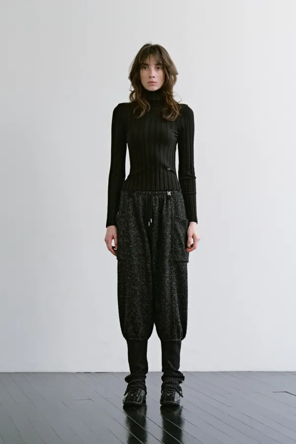 Side-Slit Turtleneck Knit Top [ Black ]