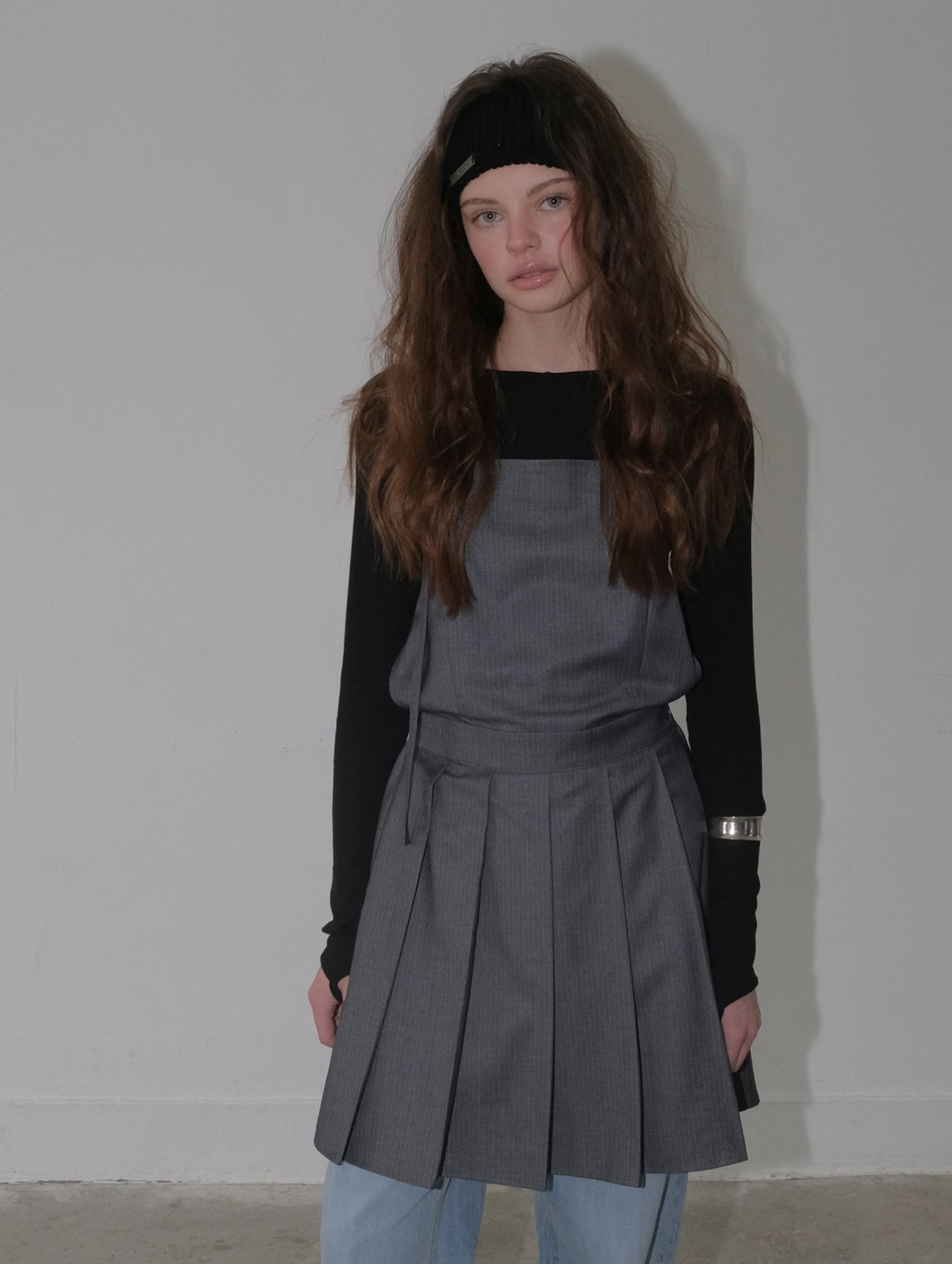 포에토 JAM PLEATS HALTER DRESS - STRIPE GREY 상품 이미지 2