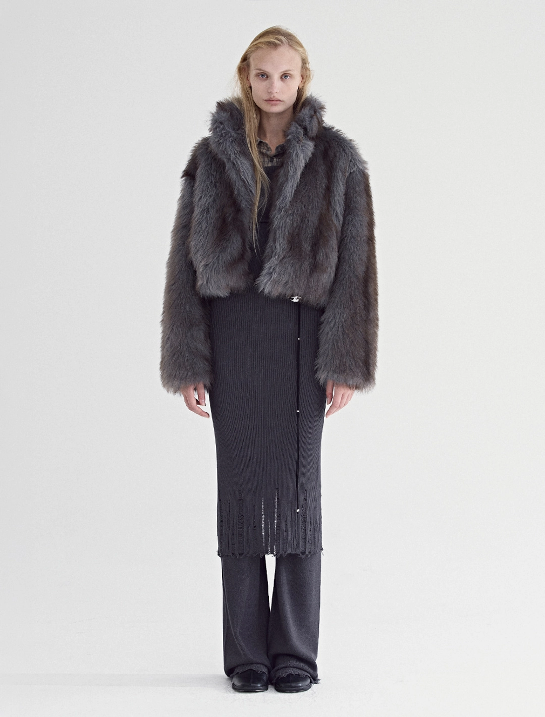 솔티페블 CROPPED FAUX FUR JACKET [BLUE] 상품 이미지 2