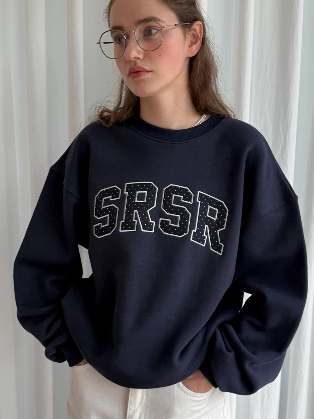 쏘이르 SRSR SIGNATURE DOT SWEATSHIRT - NAVY 상품 이미지 1