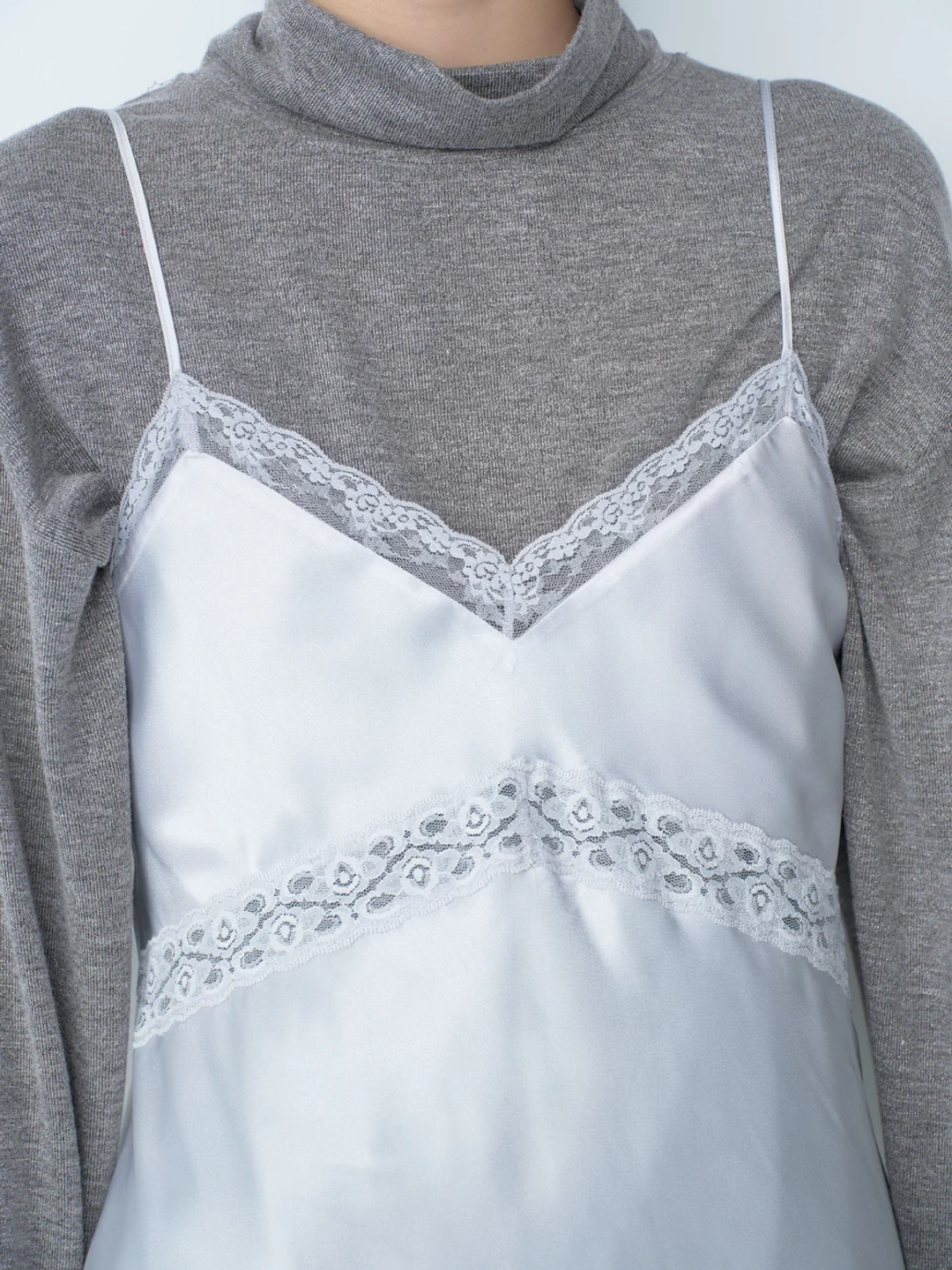 캐롤쇼페 CAROL LACE SLIP DRESS IN GRAY 상품 이미지 2