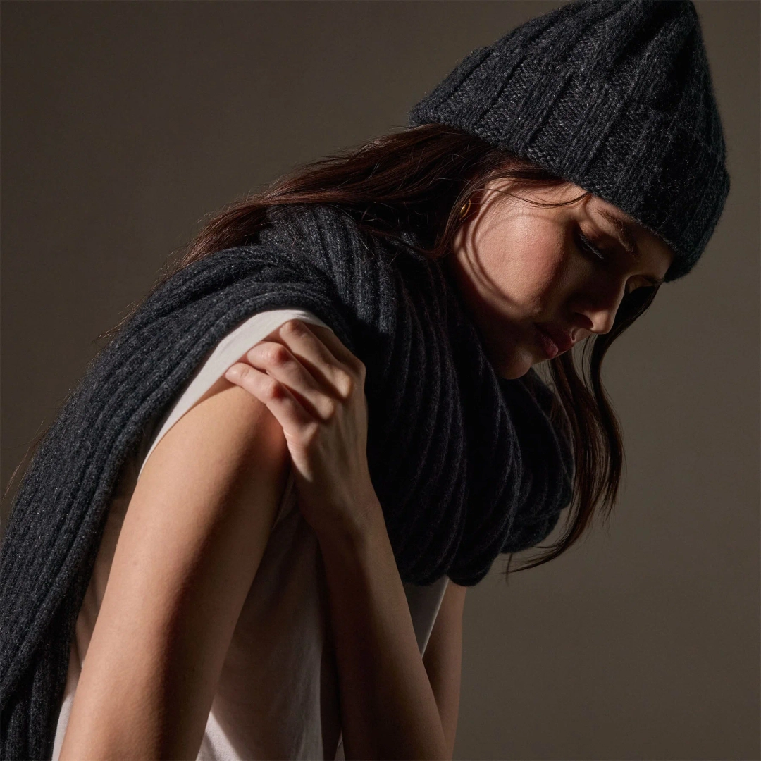 제임스펄스 Recycled Cashmere Marled Scarves - Charcoal Marl 상품 이미지 3