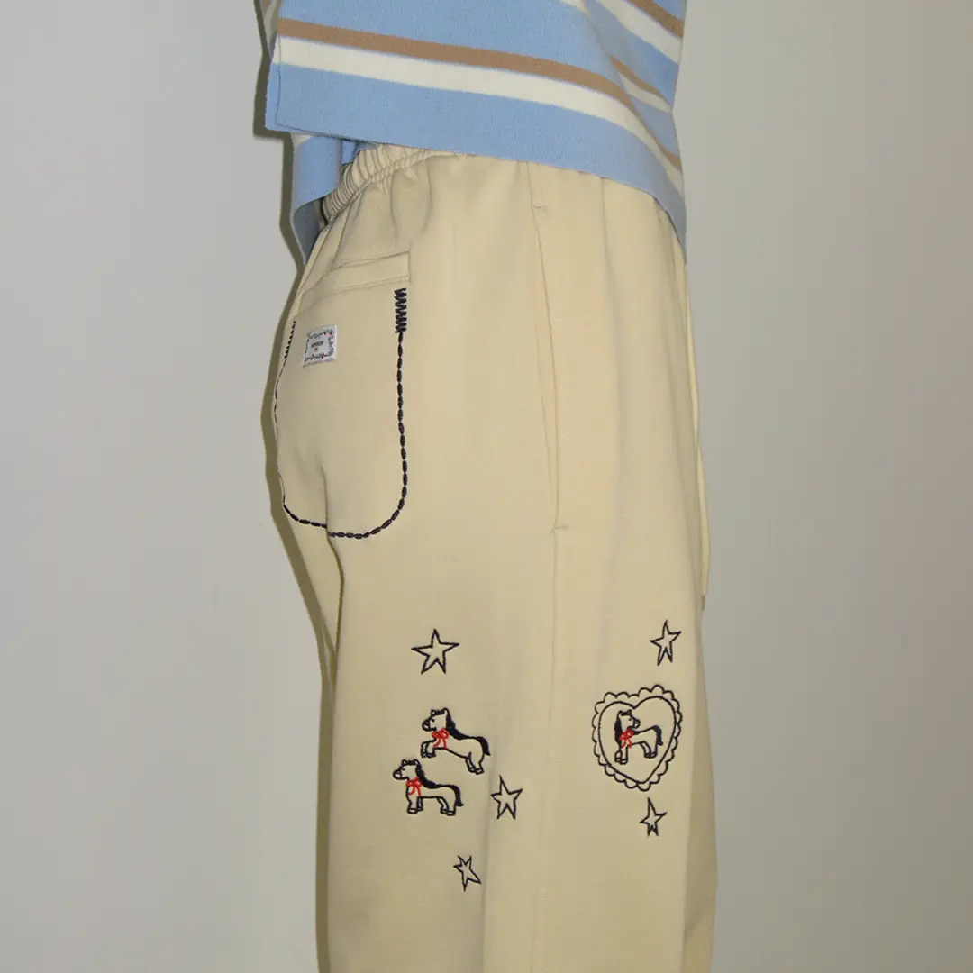 론론 [10/6 순차배송] DRAWING PONY STITCH SWEAT JOGGER PANTS SOFT YELLOW 상품 이미지 2