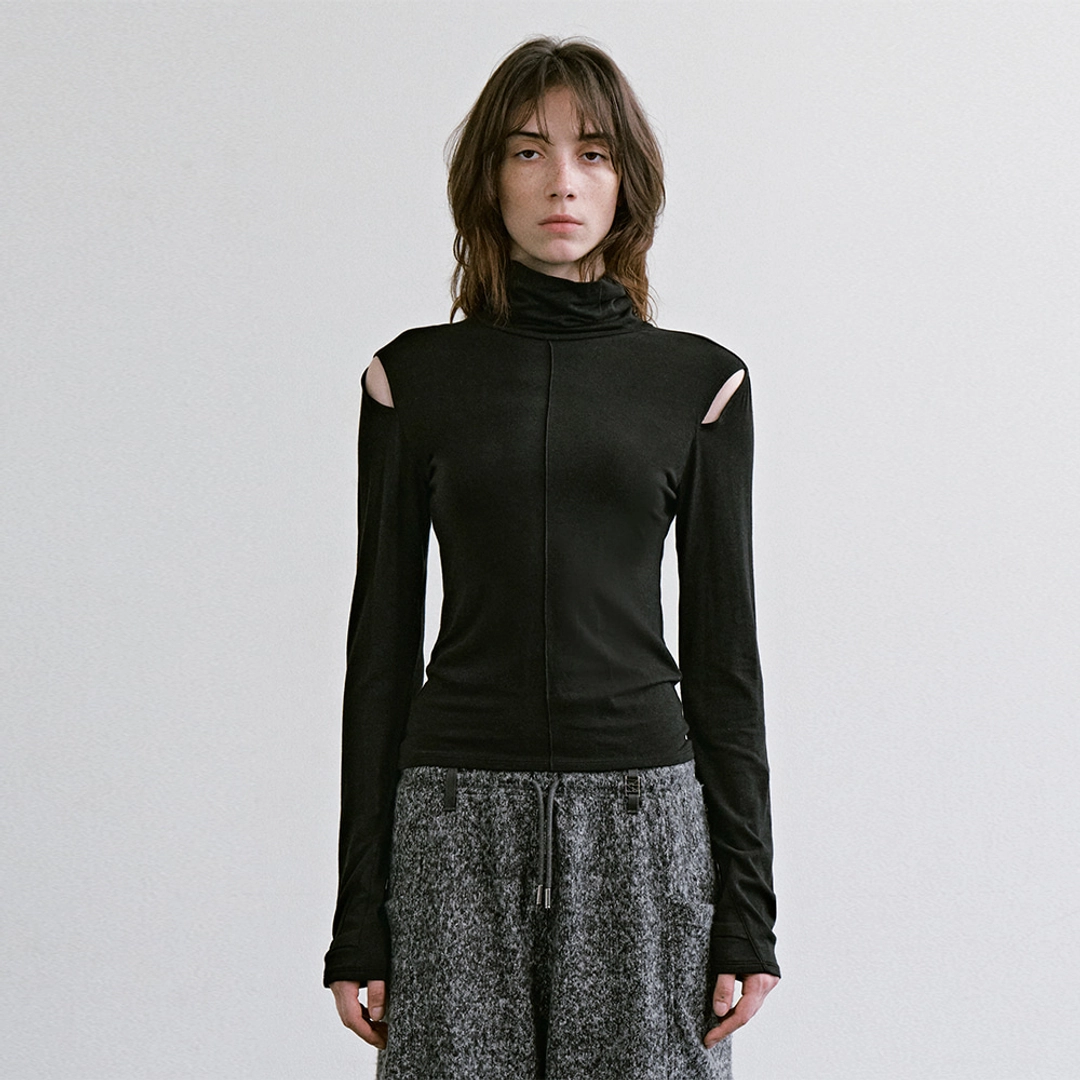 트리밍버드 Cutout Turtleneck Top [ Black ] 상품 이미지 2