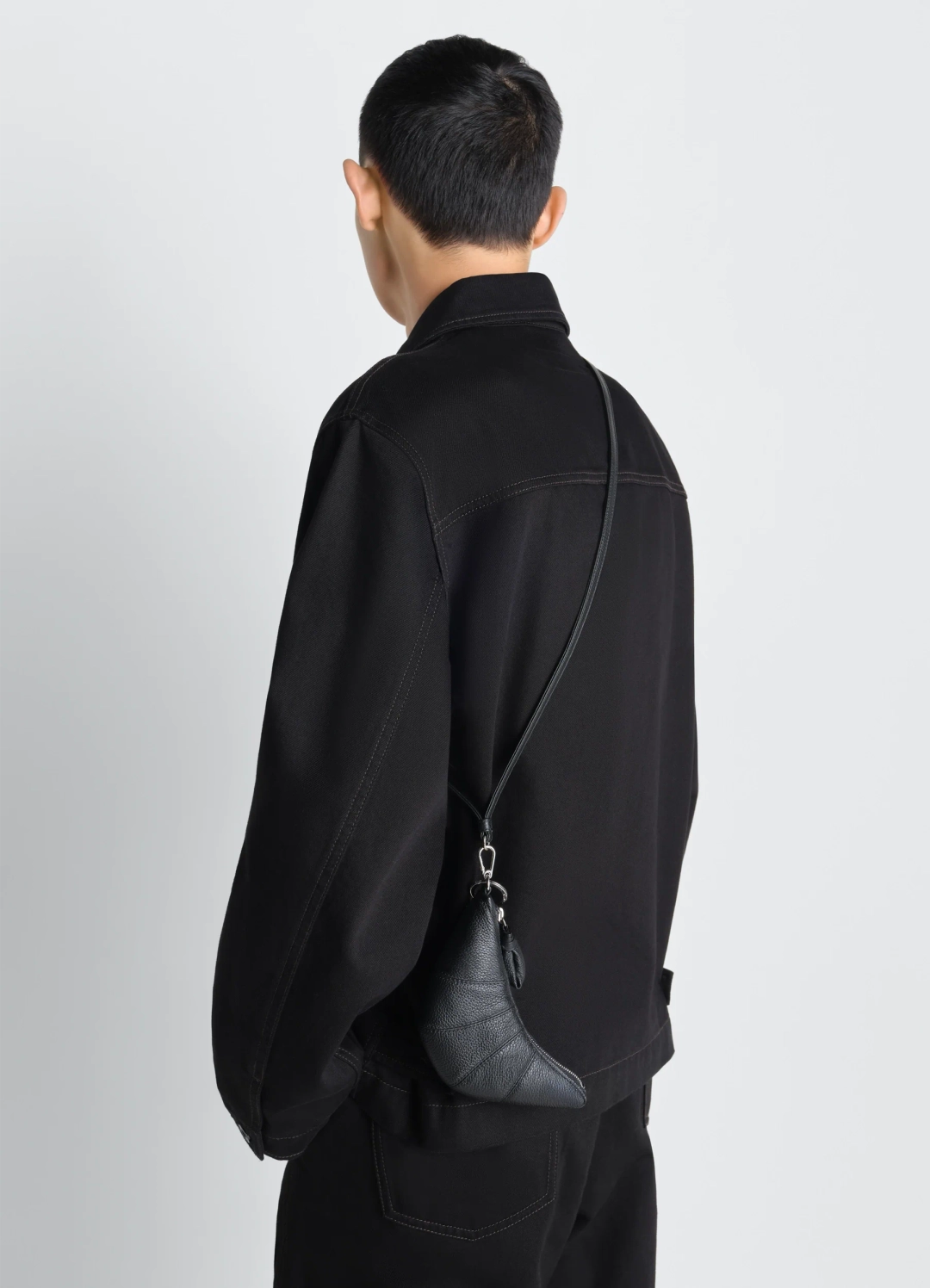 르메르 CROSS-BODY CROISSANT COIN PURSE IN LEATHER 상품 이미지 2