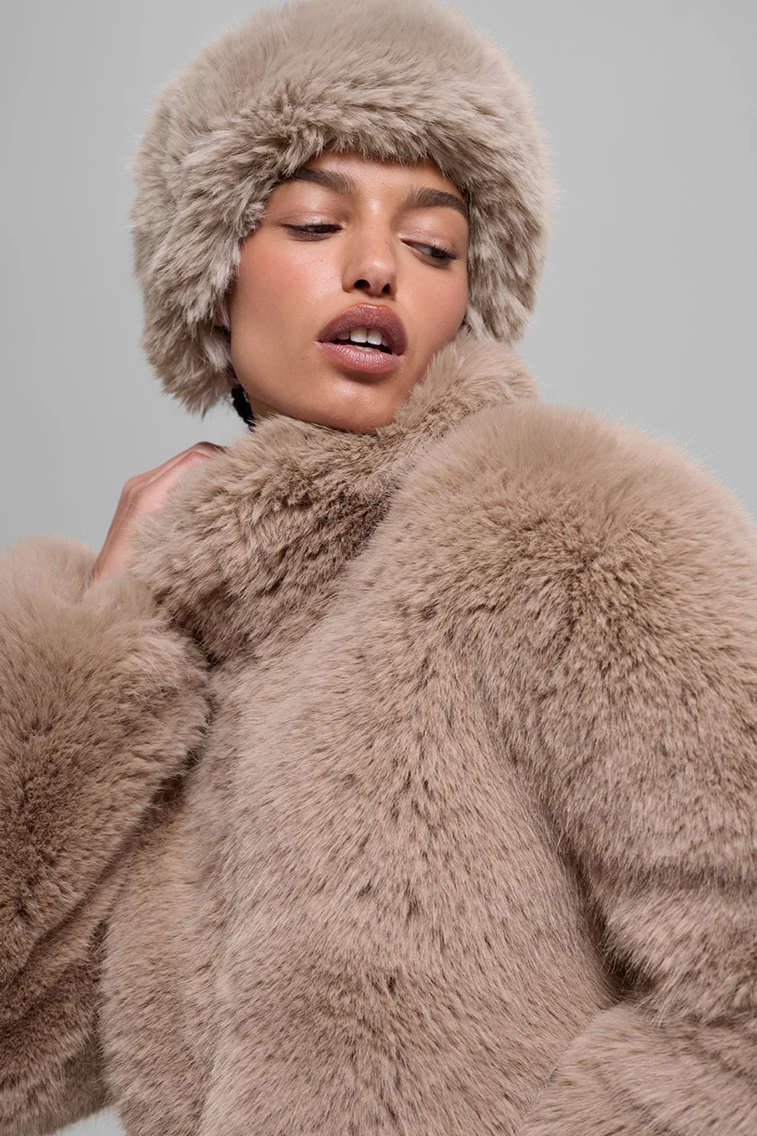 알로요가 Opulent Faux Fur Wintersun Headband - Oat 상품 이미지 2
