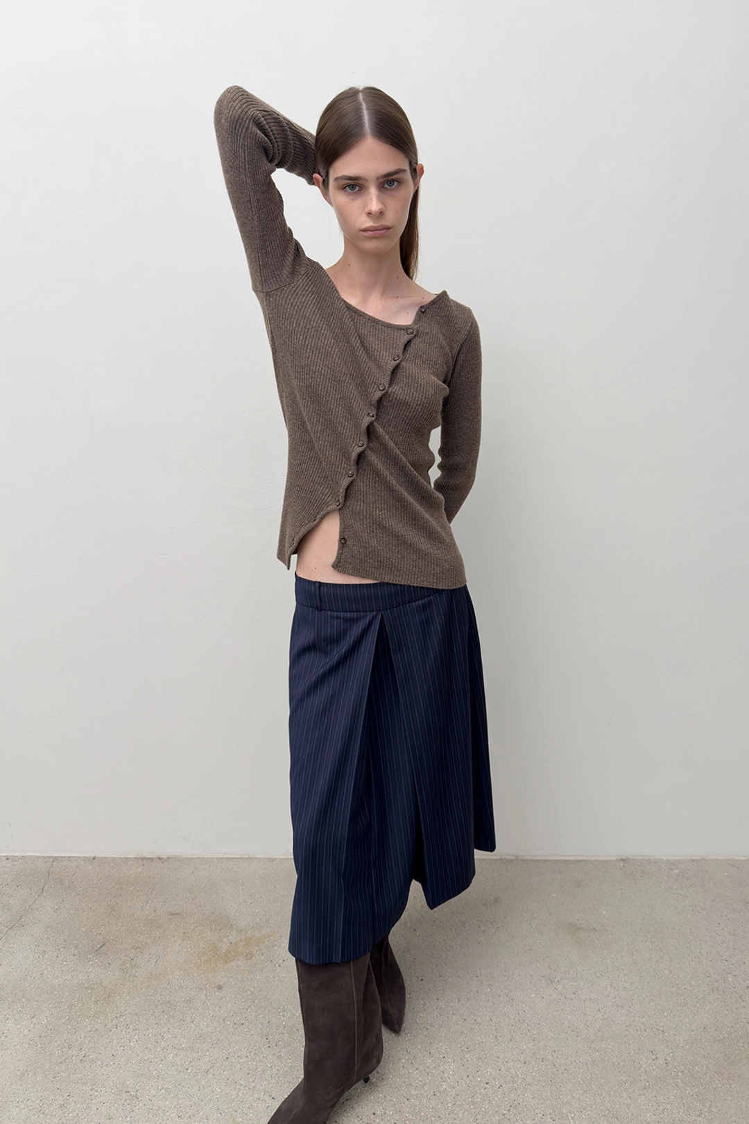 다이애그널 DIAGONAL BUTTON KNIT 상품 이미지 2