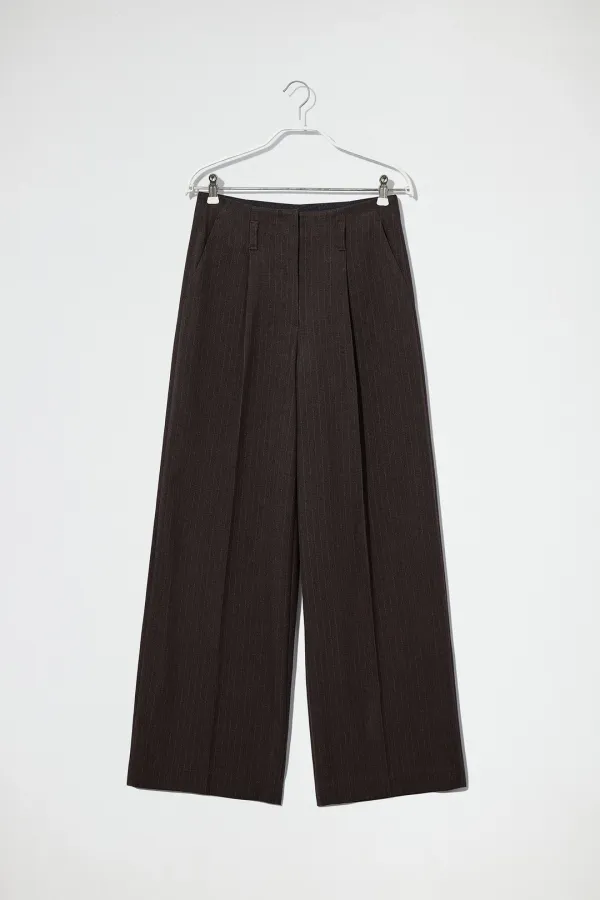 PLEATED STRIPED WIDE-LEG PANTS - BROWN
