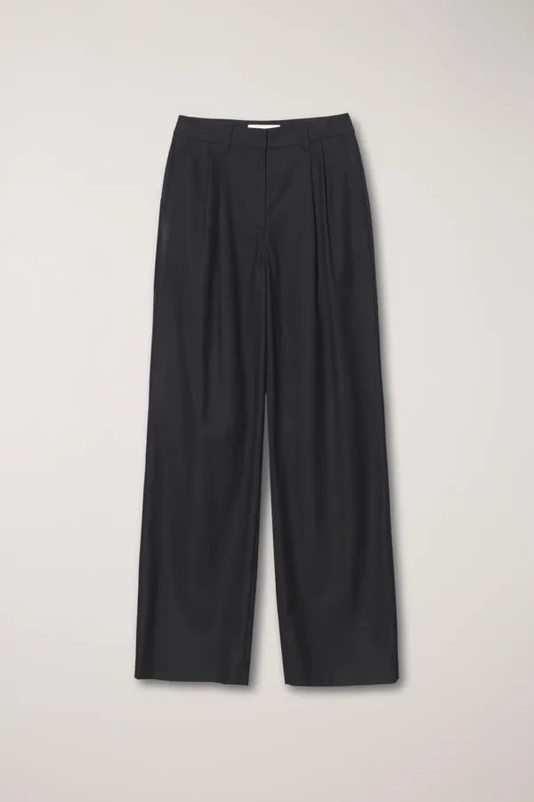 DOUBLE PLEATED SLACKS BLACK