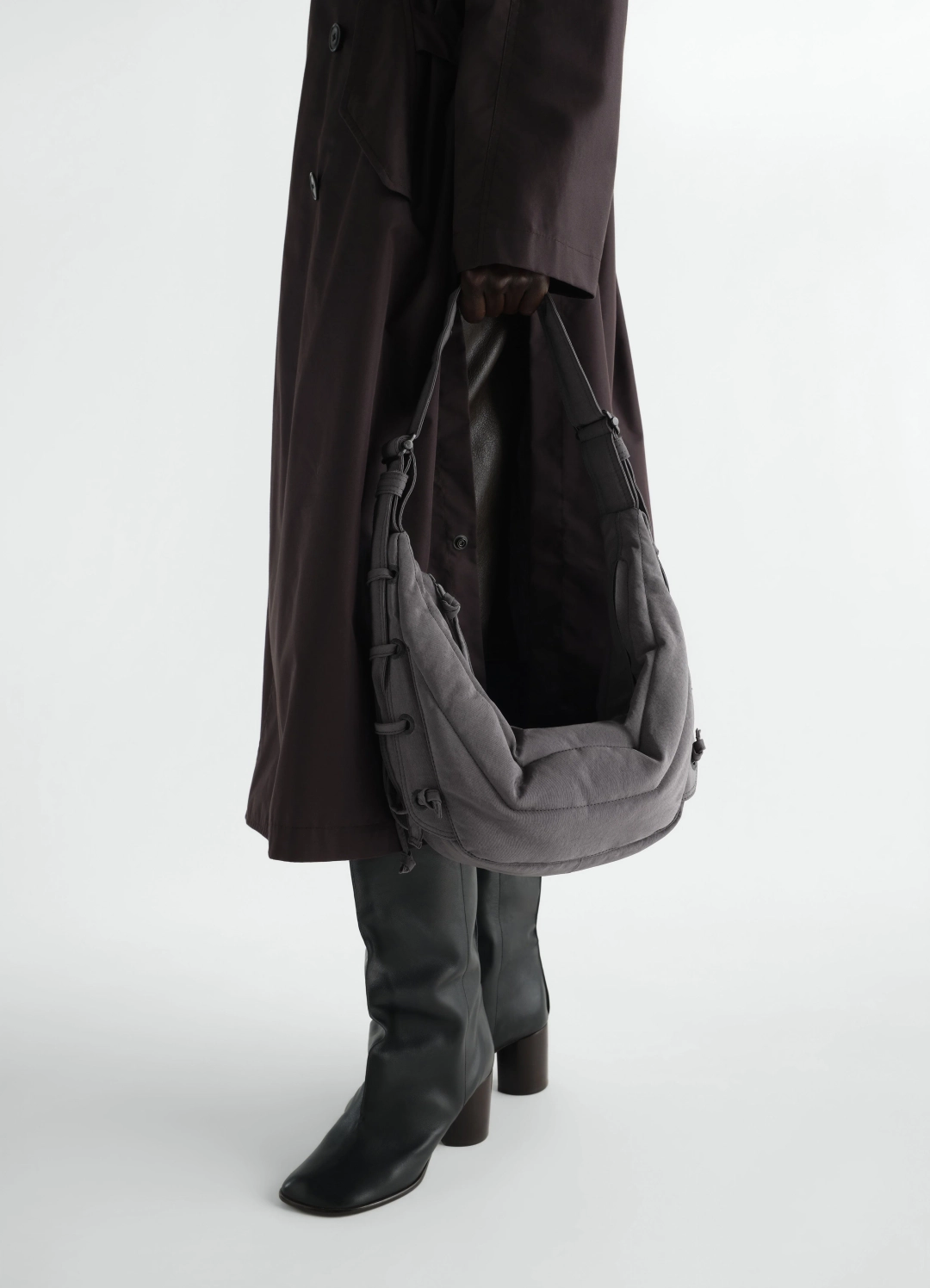 르메르 SMALL SOFT GAME BAG IN NYLON CANVAS 상품 이미지 2