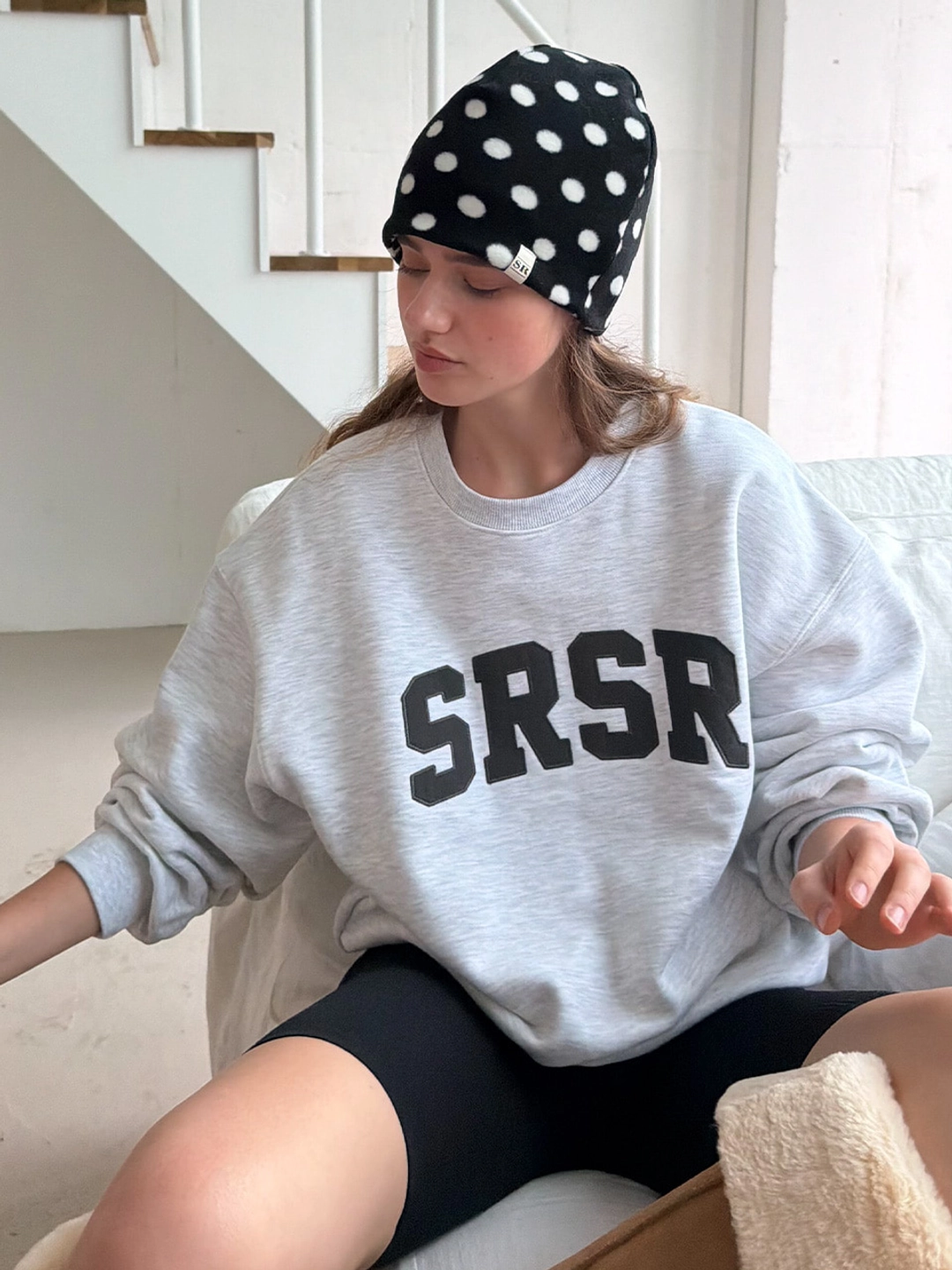 쏘이르 SRSR PATCH SWEATSHIRT - LIGHT GRAY 상품 이미지 1