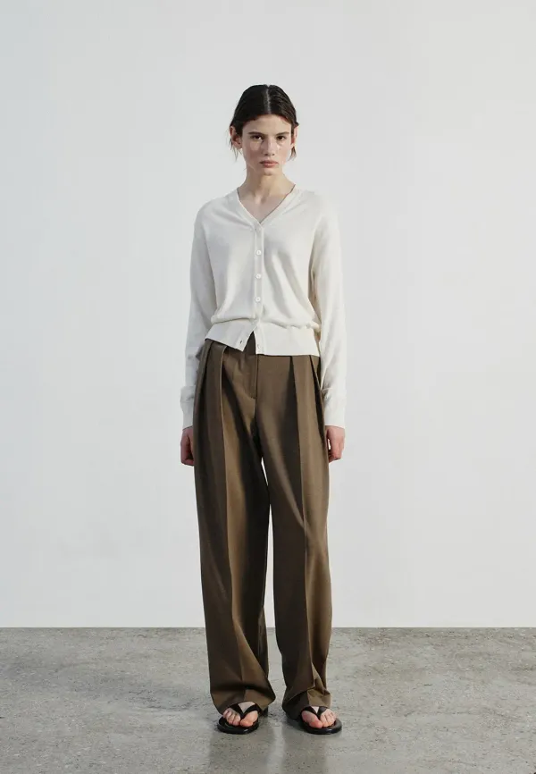 ESSENTIAL WIDE FIT TWO TUCK SLACKS - BROWN