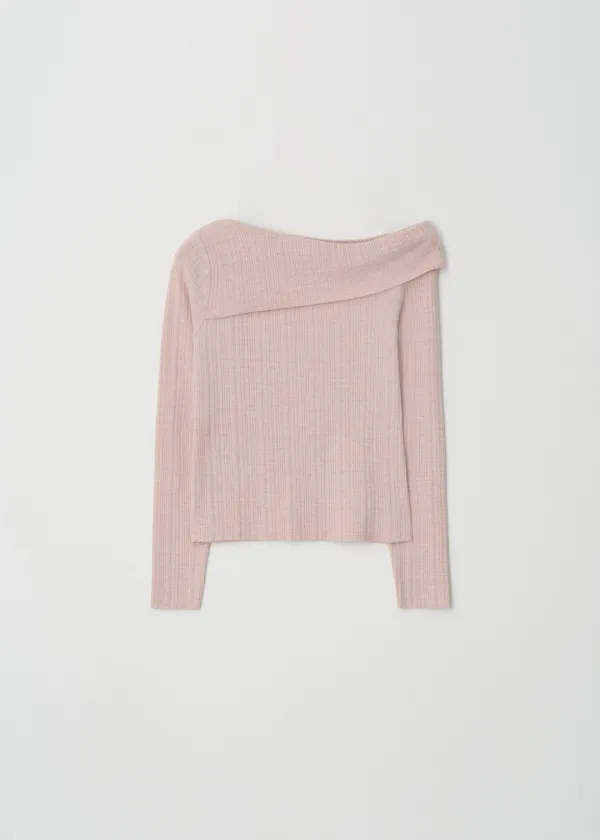 25 Off-shoulder knit