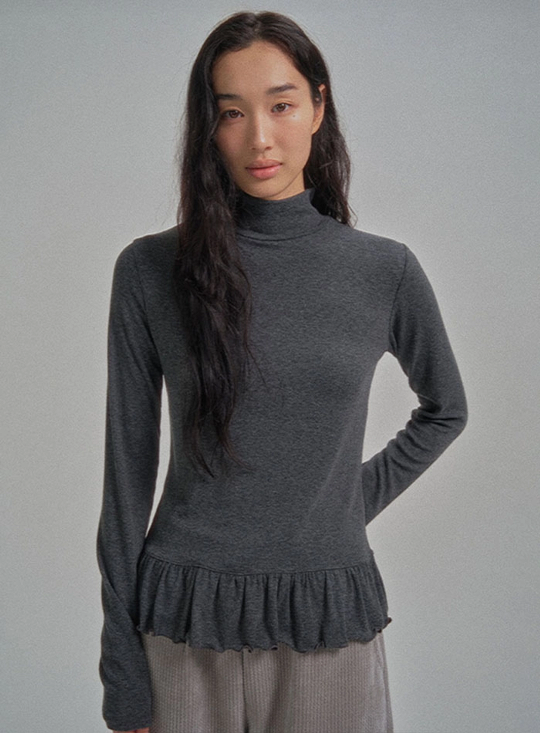 망고매니플리즈 COON FRILL TURTLE TEE_CHARCOAL 상품 이미지 2