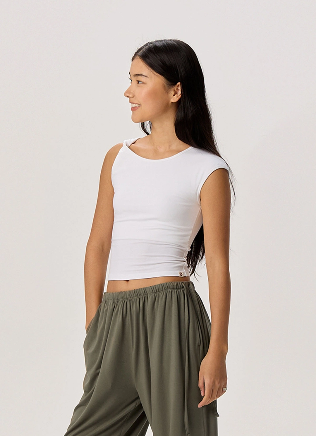 부디무드라 Unbalance twist short sleeve_White 상품 이미지 2