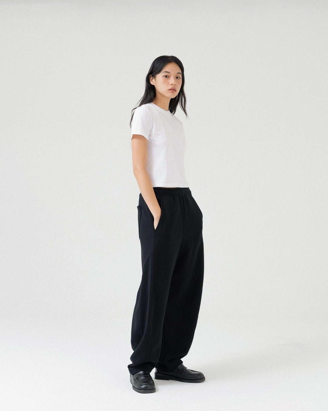 브라운야드 W Baggy Sweat Pants, Black 상품 이미지 2