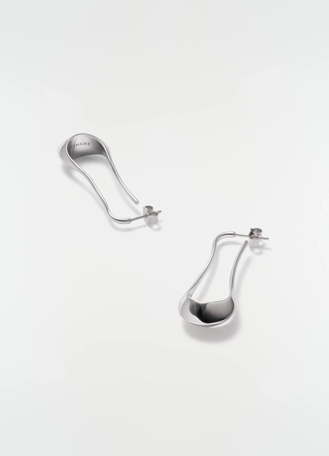 르메르 SHORT DROP EARRINGS IN SILVER 상품 이미지 3