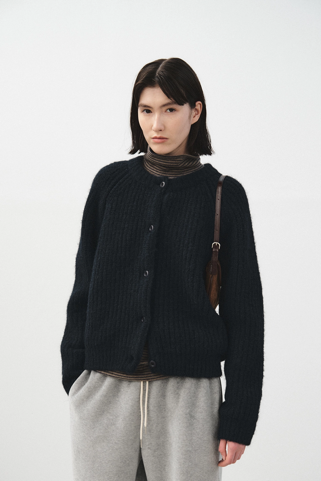 브렌다 브렌든 snug heavy cardigan - navy 상품 이미지 2