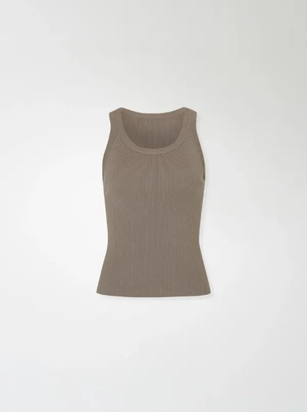 Sia sleeveless