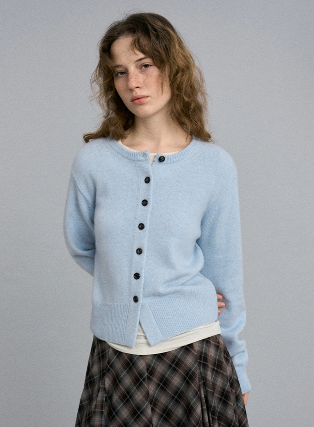망고매니플리즈 SOL BUTTON CARDIGAN_LIGHT BLUE 상품 이미지 2