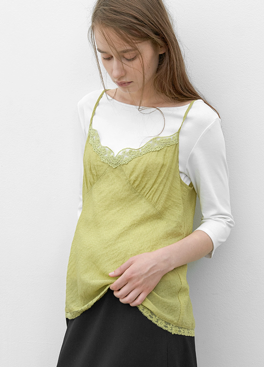 아뜰리에 나인 (BL-4440)V-NECK LACE CAMI TOP 상품 이미지 2