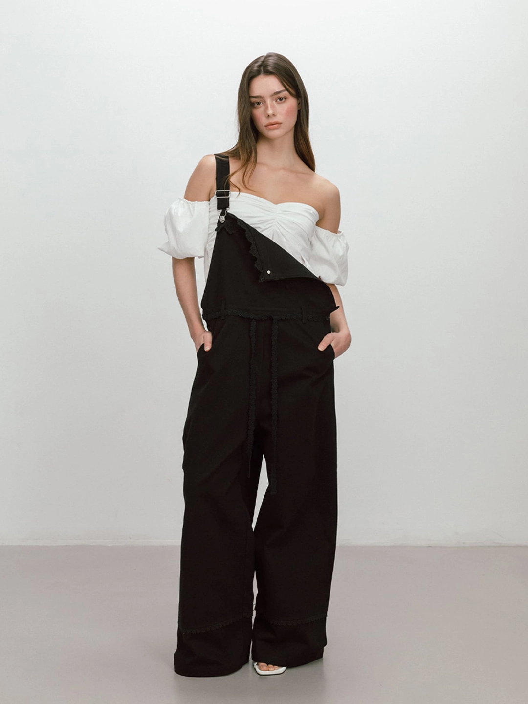 모이페어 FLOWER LACE OVERALL / BLACK 상품 이미지 2