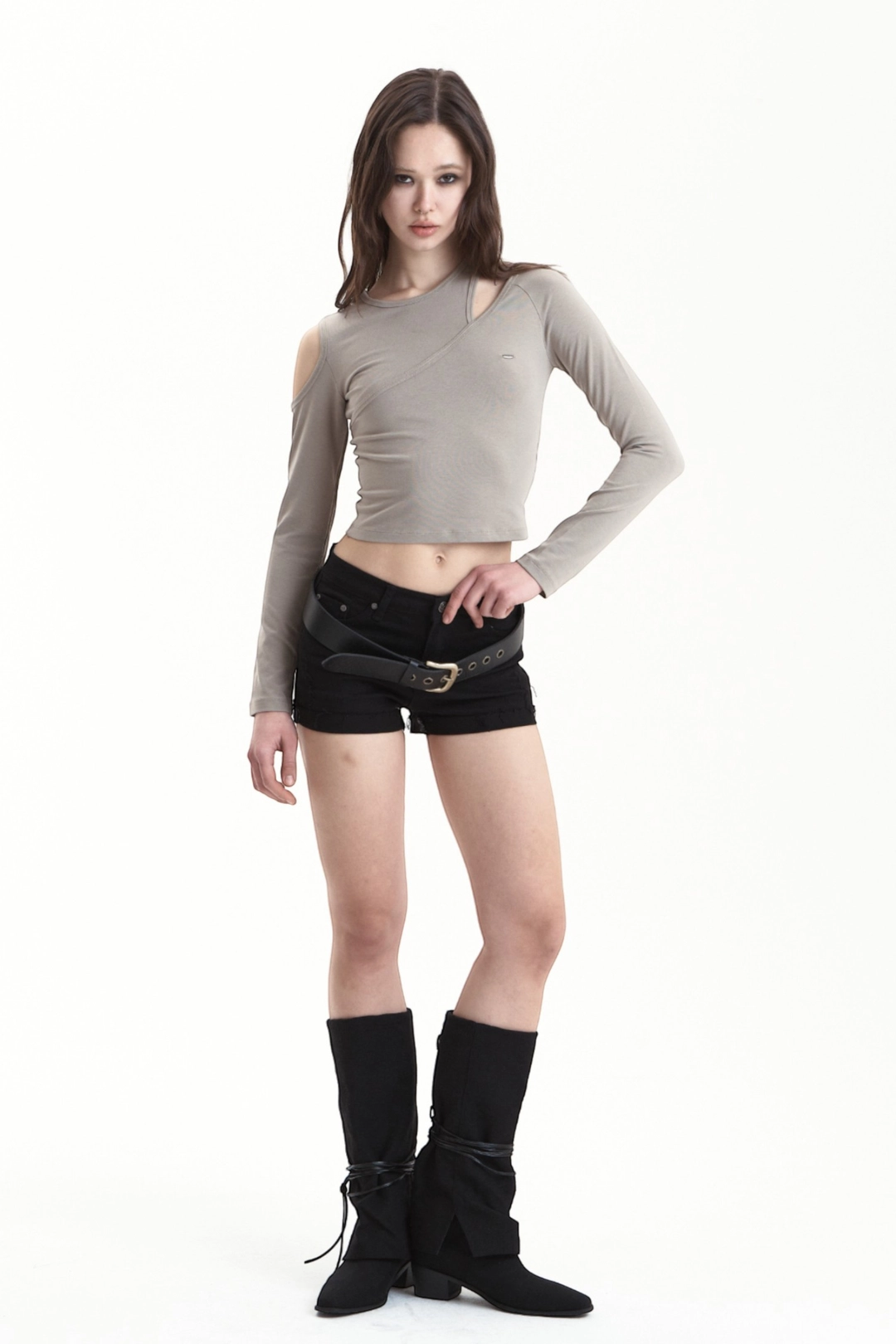 시너진 SLASH CUT-OUT LONG SLEEVE BEIGE 상품 이미지 2