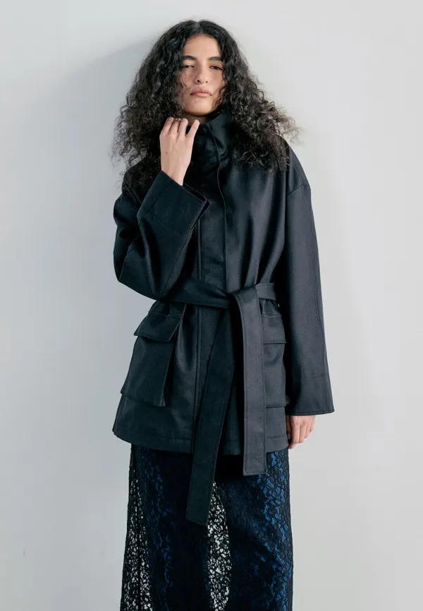 SAFARI HIGH NECK POCKET JACKET - BLACK