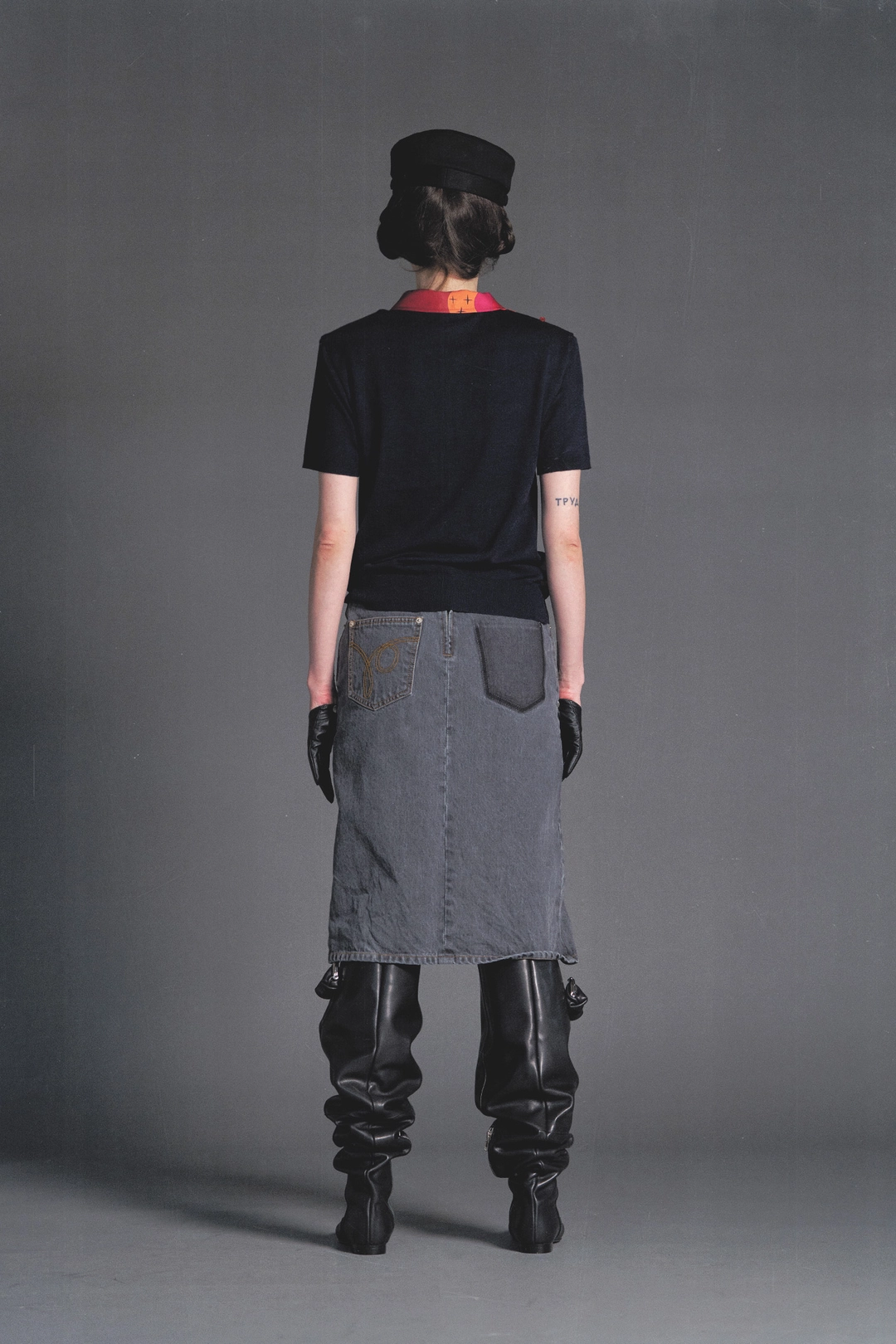 푸쉬버튼 PF26 DARK GRAY DIAGONAL SLIT DENIM SKIRT 상품 이미지 3