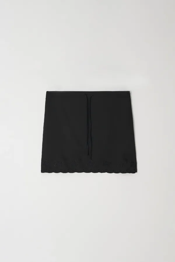 Rose eyelet skirt (Black)