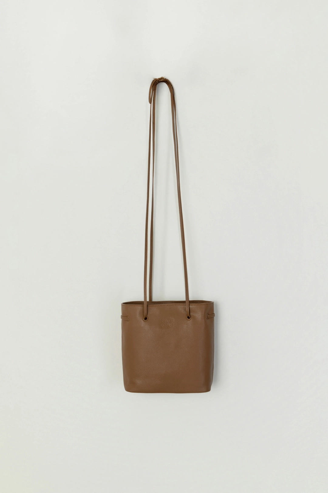 세이지먼트 MYLO LEATHER DRAWSTRING BAG_CAMEL 상품 이미지 1