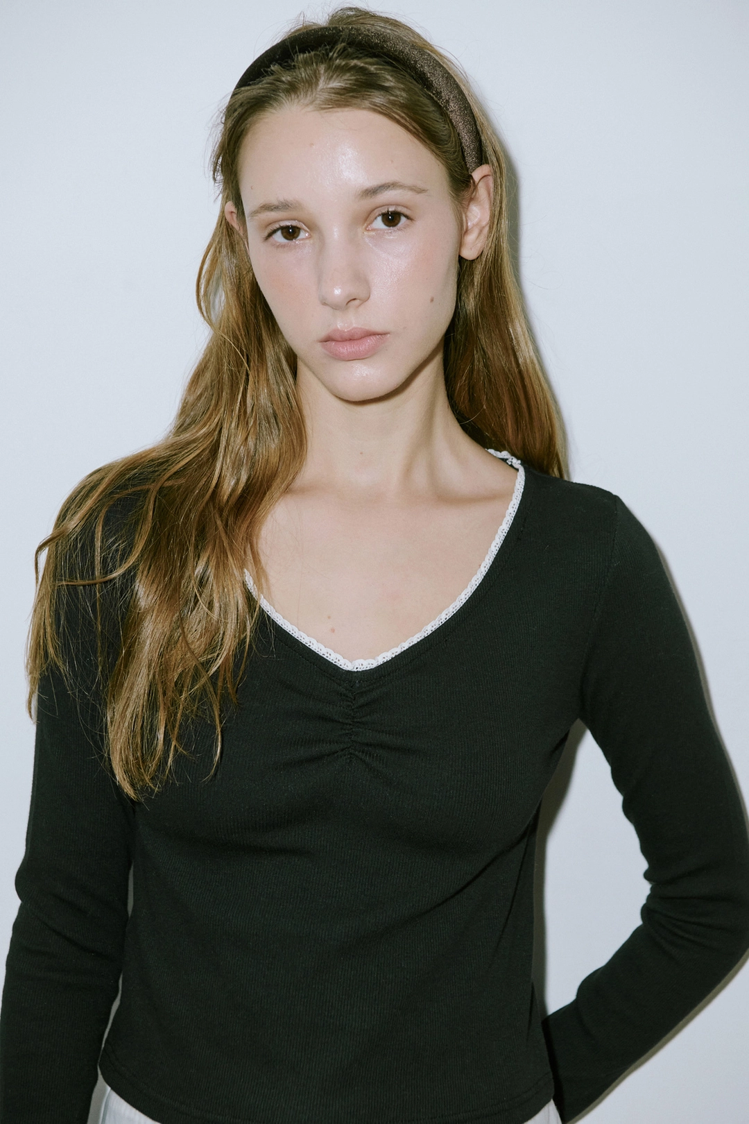 시눈 Neck Lace T-Shirt (Melange Black) 상품 이미지 2
