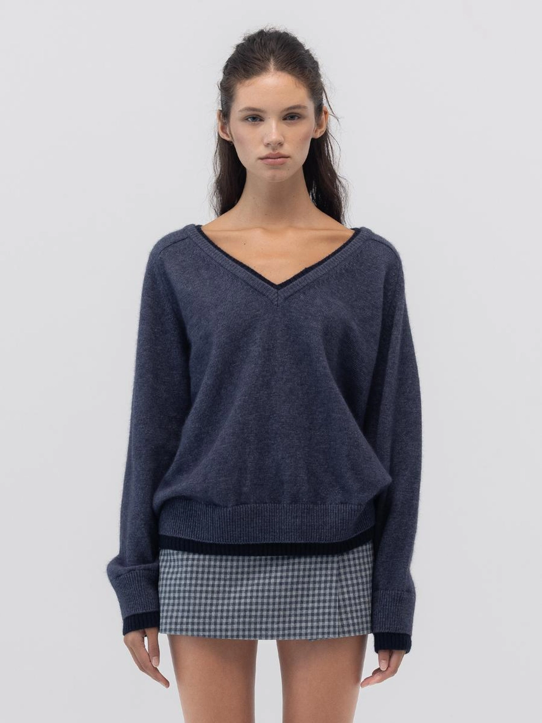 글로니 RACCOON HAZY LAYERED V-NECK KNIT (NAVY) 상품 이미지 1