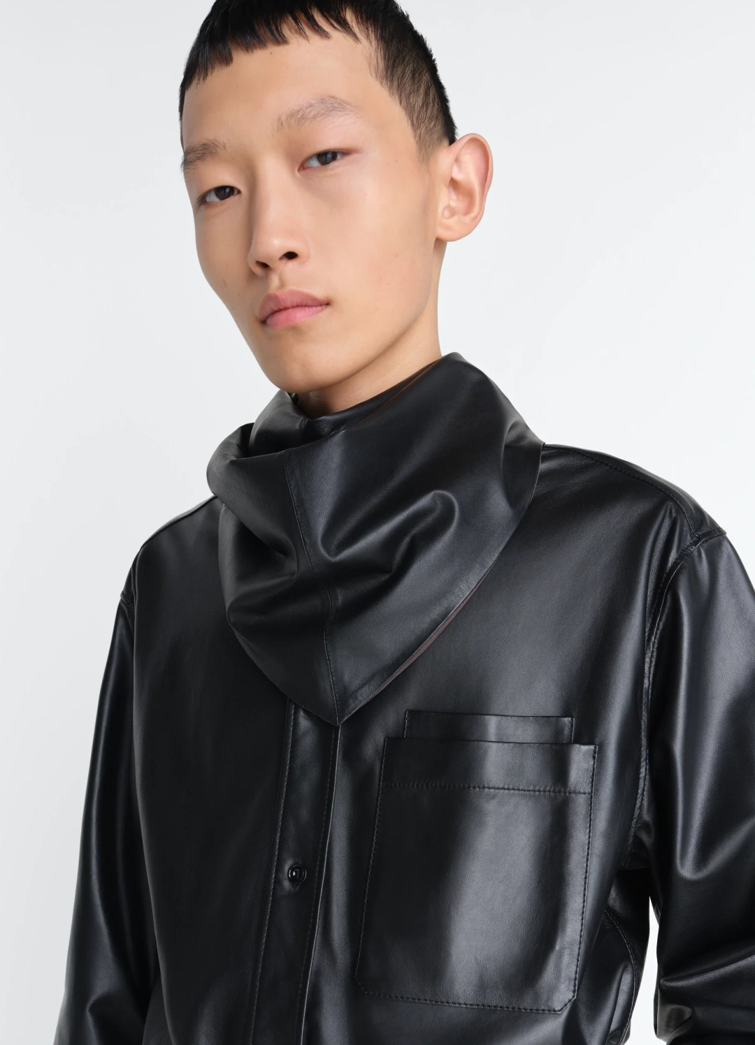 르메르 LARGE LEATHER TRIANGLE SCARF 상품 이미지 1