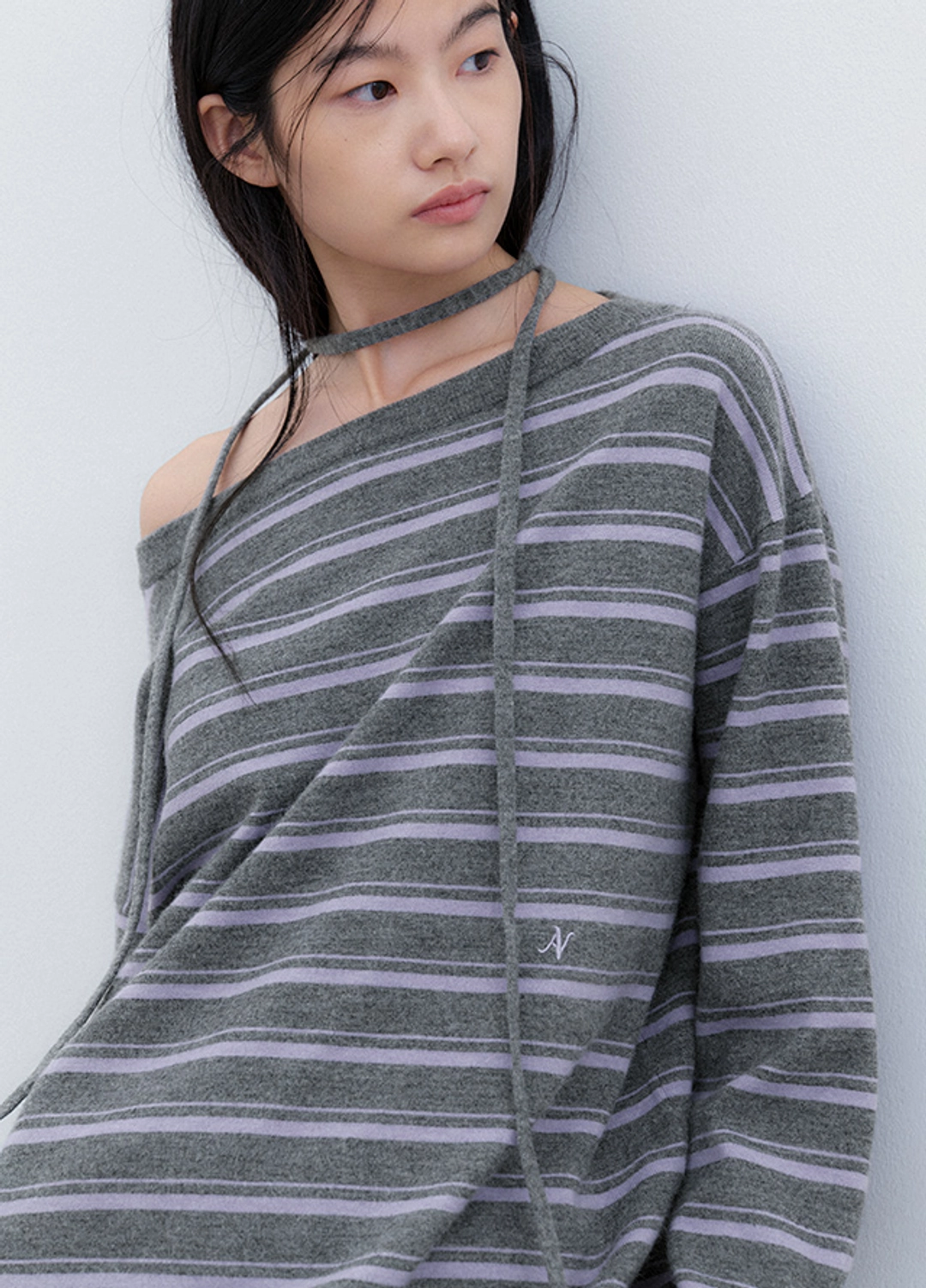 아뜰리에 나인 (T-7303)OFF-SHOULDER STRING LOOSE FIT STRIPED KNIT 상품 이미지 2