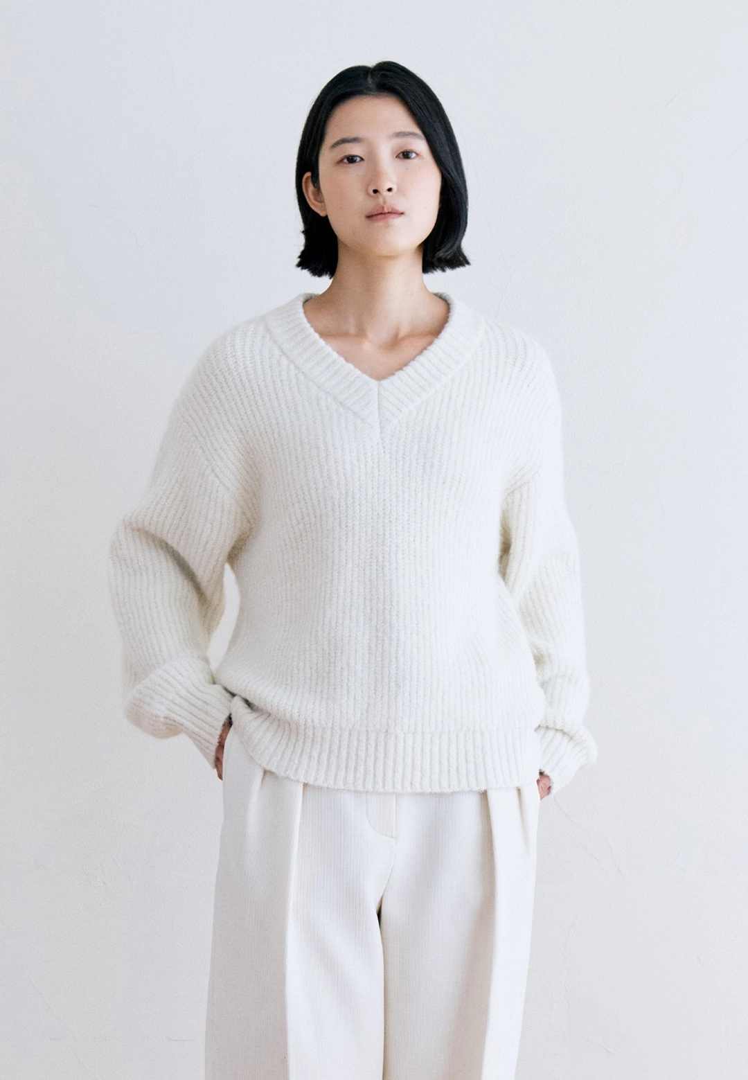노티아 HAIRY V-NECK PULLOVER - IVORY 상품 이미지 2
