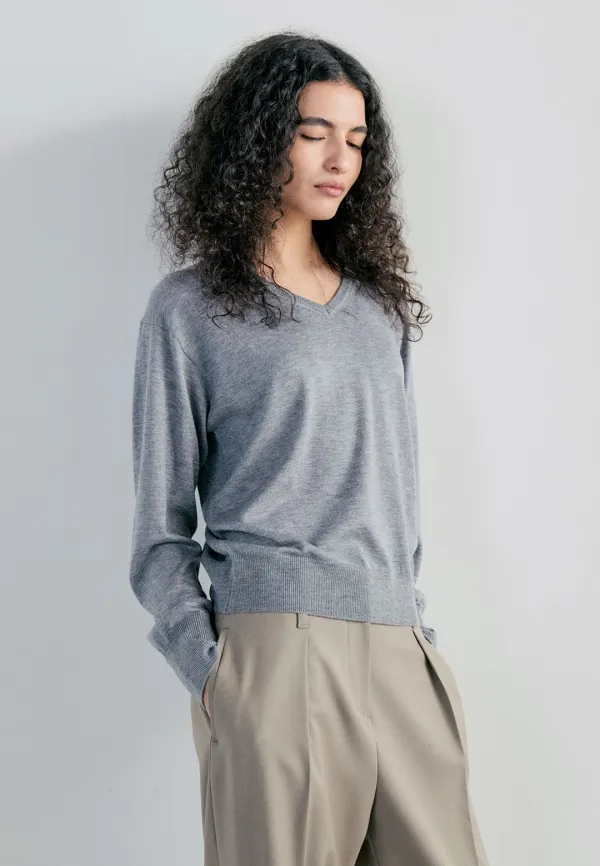 WOOL SILK V-NECK KNIT PULLOVER - DEEP GRAY